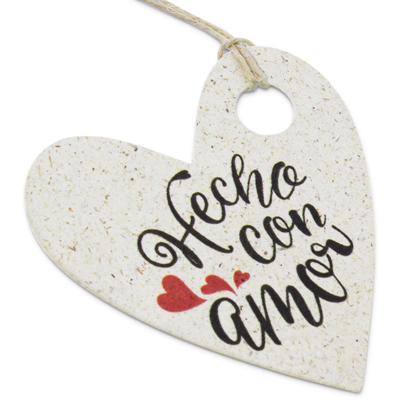 Etiquetas de carton corazones hecho con amor