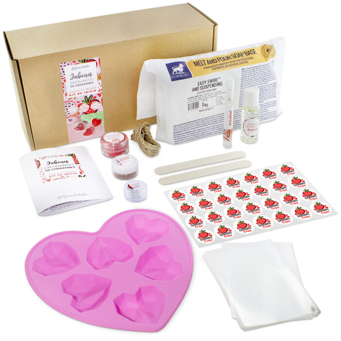 Kit con materiales y receta para hacer jabones exfoliantes de corazones