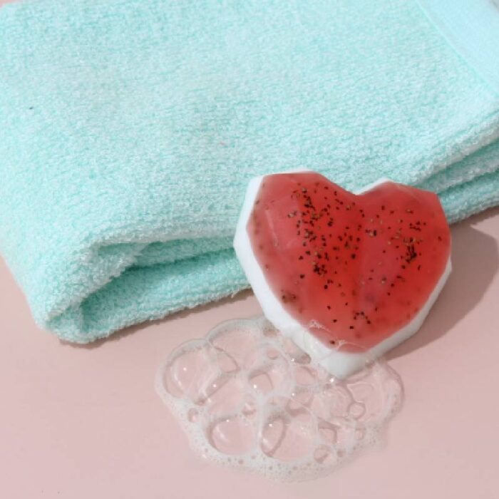 Kit como hacer jabones exfoliantes de corazones. Materiales e instrucciones