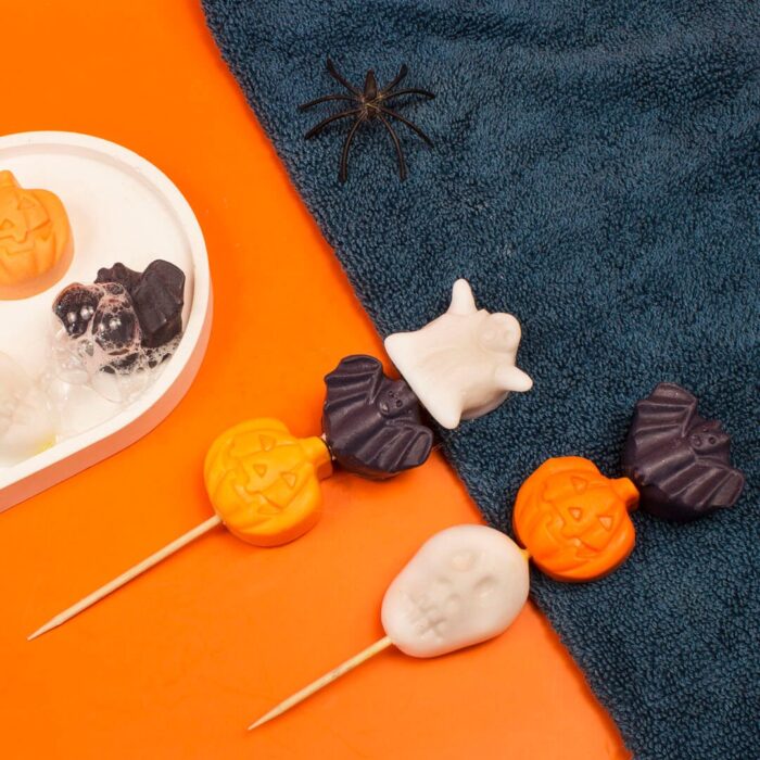 Kit como hacer brochetas de jabón de Halloween. Materiales e instrucciones