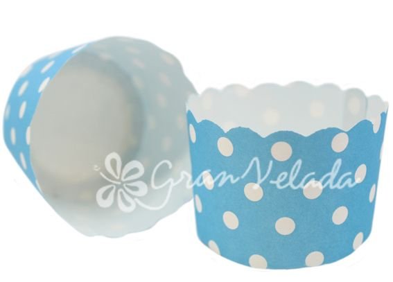 Capsulas de cupcake azules con topos blancos